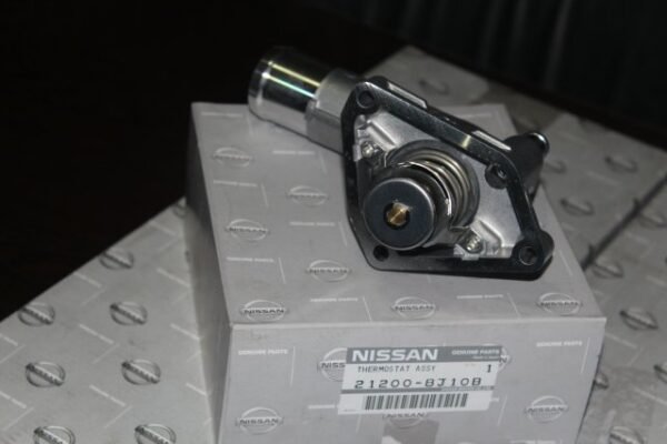 Infiniti FX35 Termostat 21200-8J10B VQ35 - Görsel 2